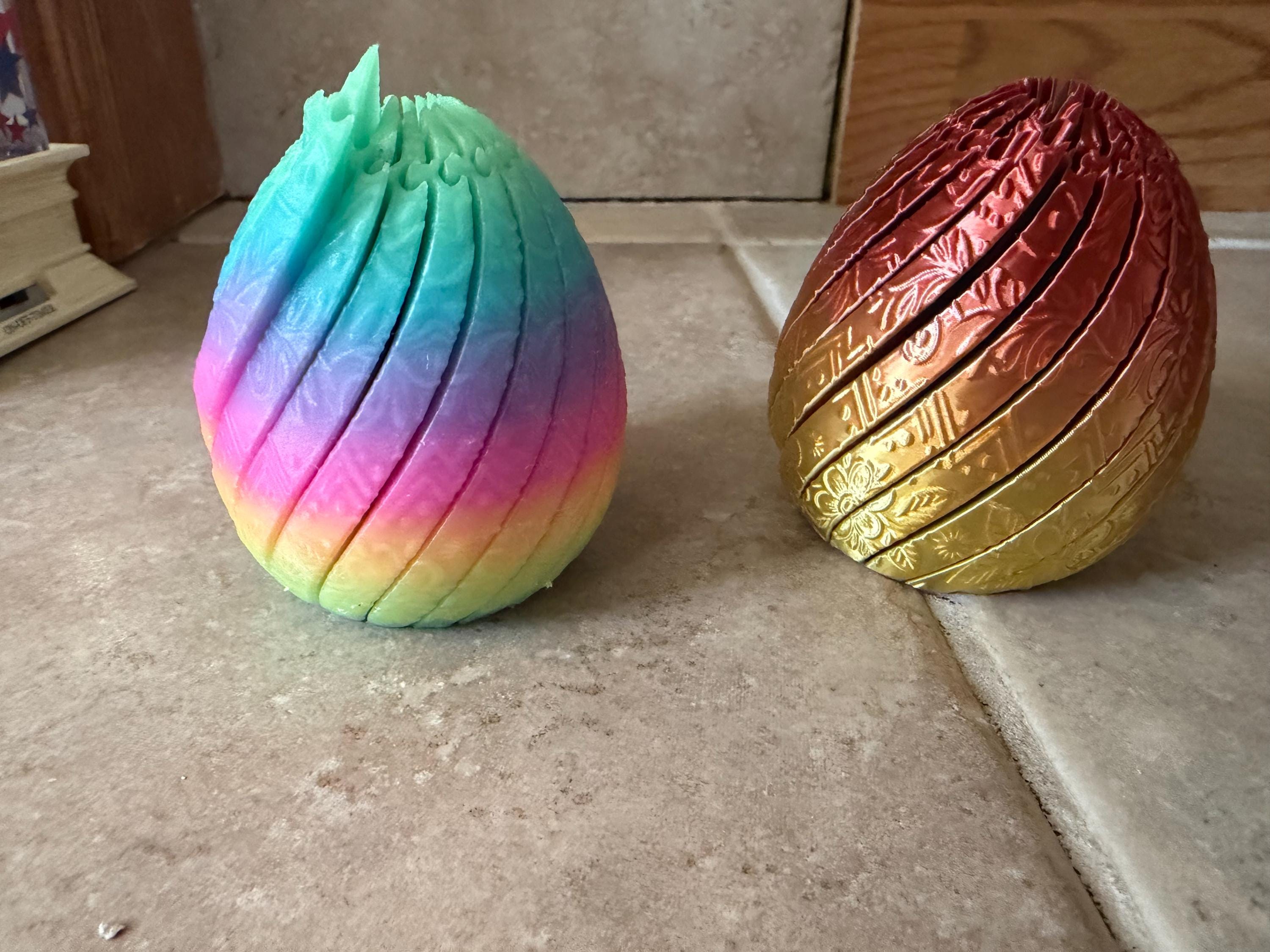 Dinosaur moving egg fidget