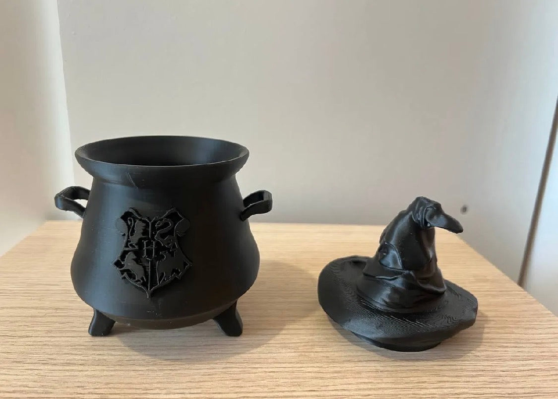 Harry Potter Hogwarts Cauldron with Sorting Hat Lid – 3D Printed