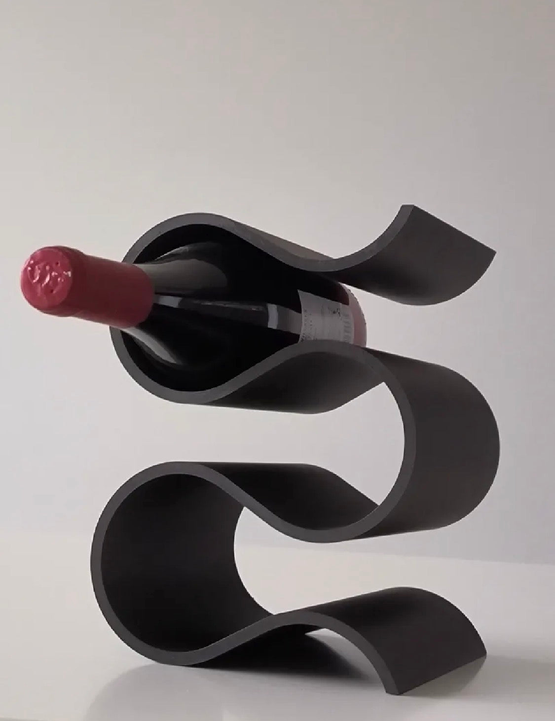 Sculptural Wave Wine Bottle Holder – 3D Printed