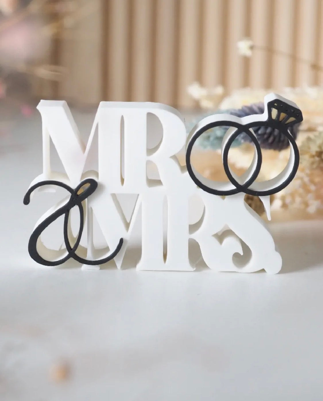 Mr & Mrs Sign with Interlocking Rings – 3D Printed Wedding Decor