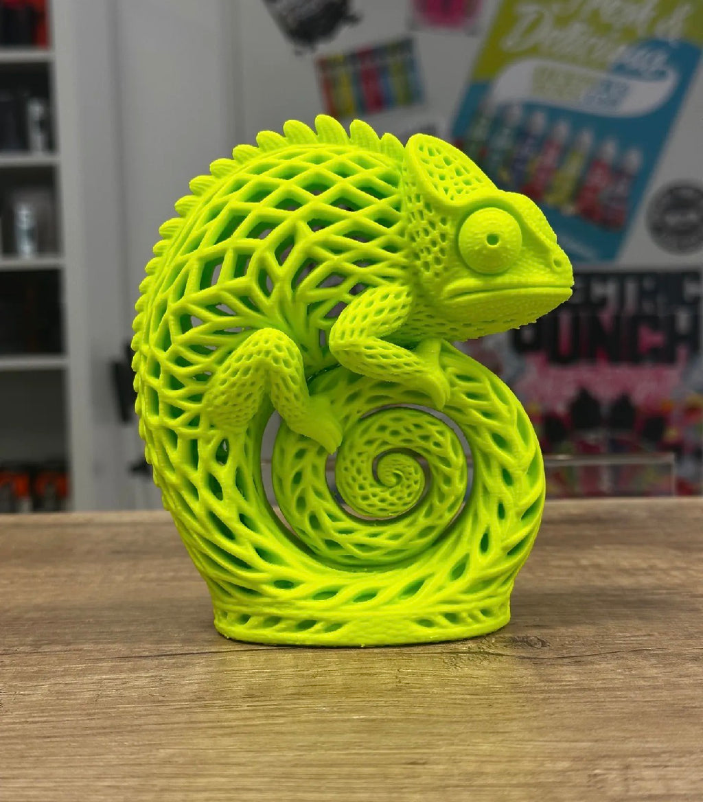 Voronoi Chameleon Sculpture – 3D Printed Desk Decor